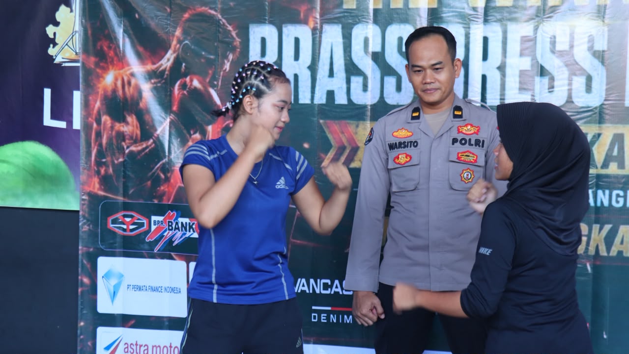 Jelang Pertandingan Brass Bress Boxing, Para Petinju Jalani Face Off di Kajen