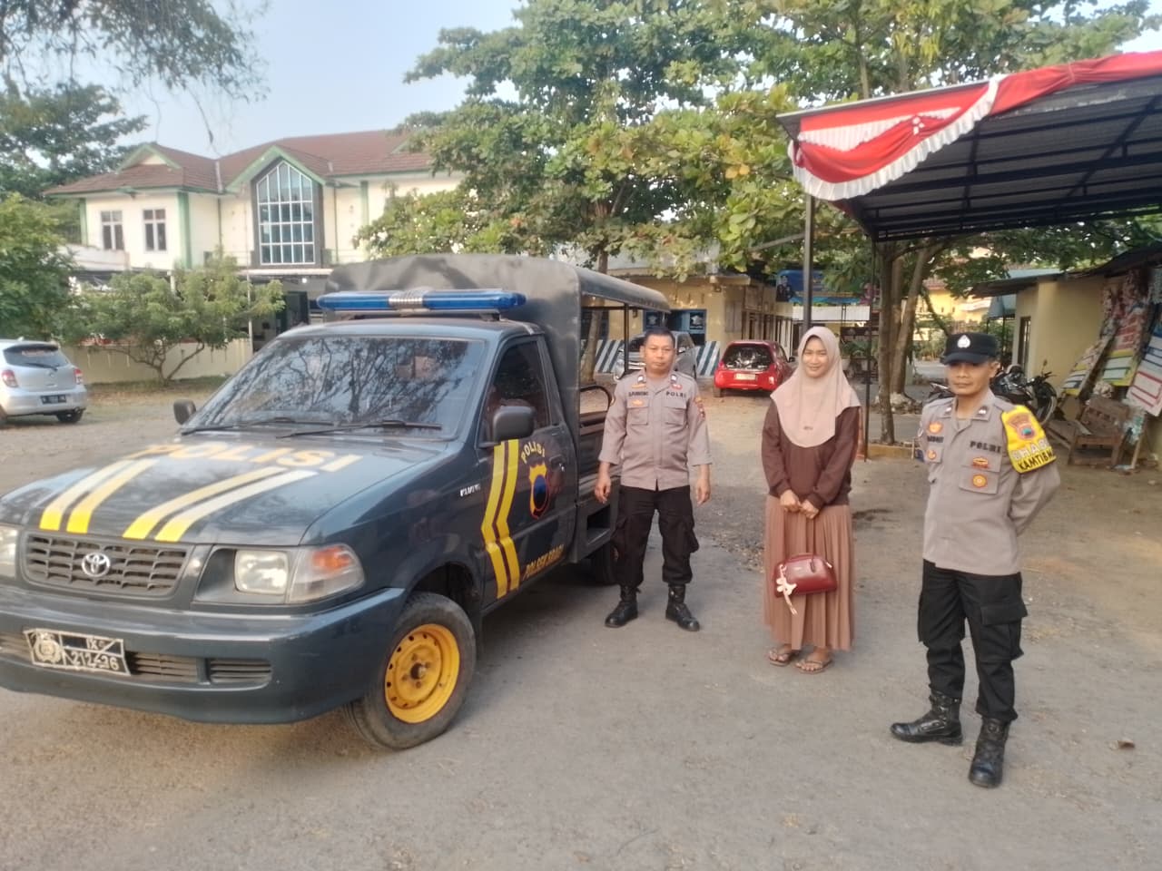 Minta Bantuan Lewat Call Center 110, Perempuan Ini Diantar Polisi Hingga Rumah Kontrakan